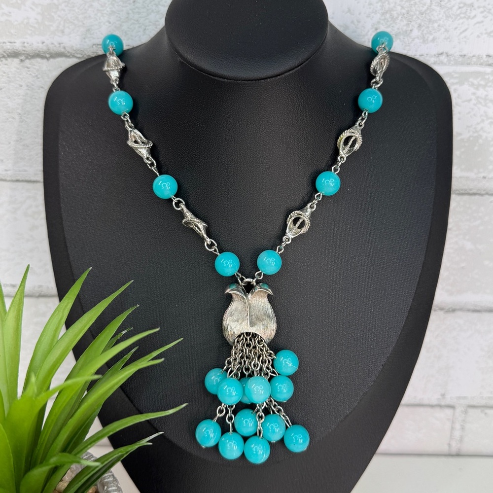 Vintage Turquoise Lucite Beaded Cha Cha Leaf Pendant Long Silver Tone Necklace